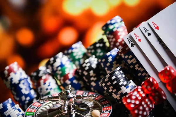 glorycasino মোবাইল অ্যাপ ড্রাগন হ্যাচ গেম খেলছেন